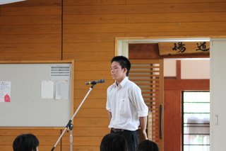 1年イベント司会.JPG